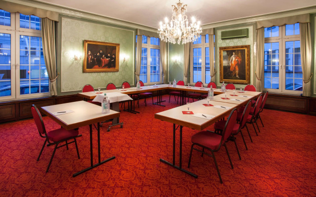 Centro National Frankfurt, Trademark Collection by Wyndham