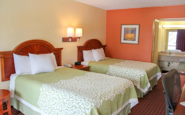 Rose Garden Inn & Suites