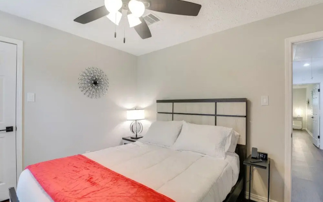 Golf & Get Outside - Family Home in Houston!