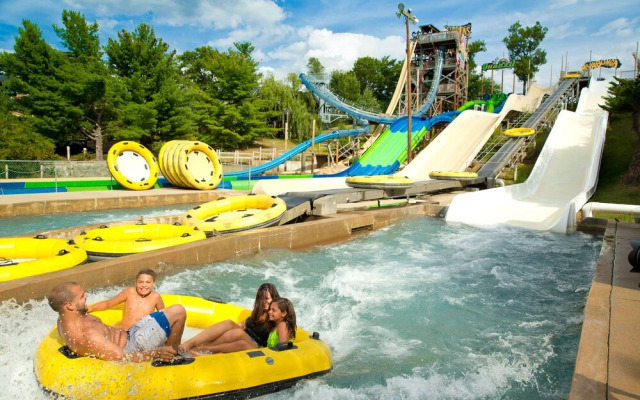 Flamingo Motel & Suites