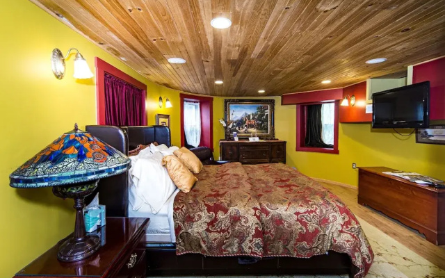 Stone Manor Boutique Inn
