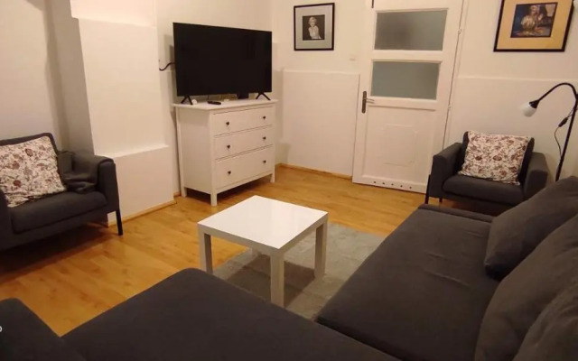 FSQH UNDER Apartman