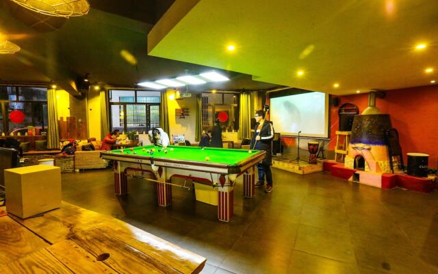 Comma Travel International Youth Hotel