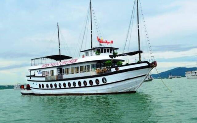 Seawind Charter Cruise Halong