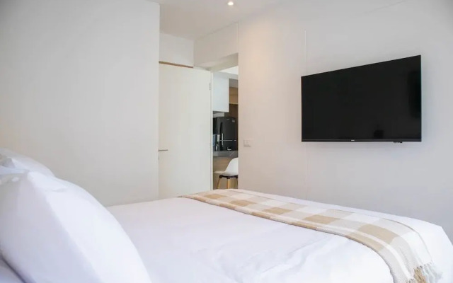 Majestic 2BR With Modern Pool in Miraflores