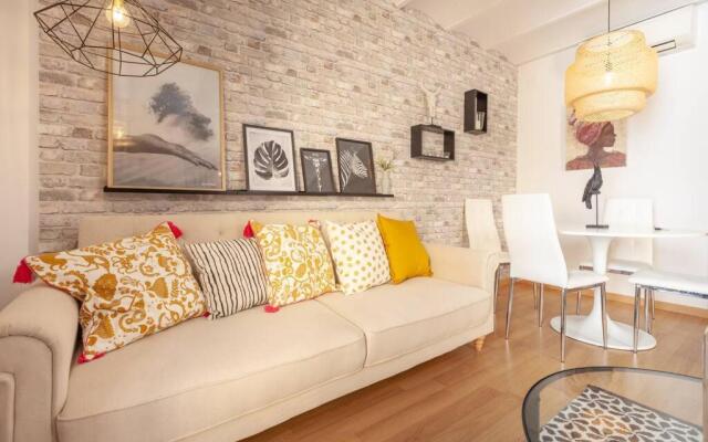 Beautiful Apartment in Abat Street by Batuecas