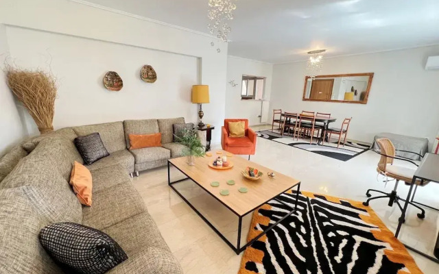 Peaceful Apartment by Flisvos Marina