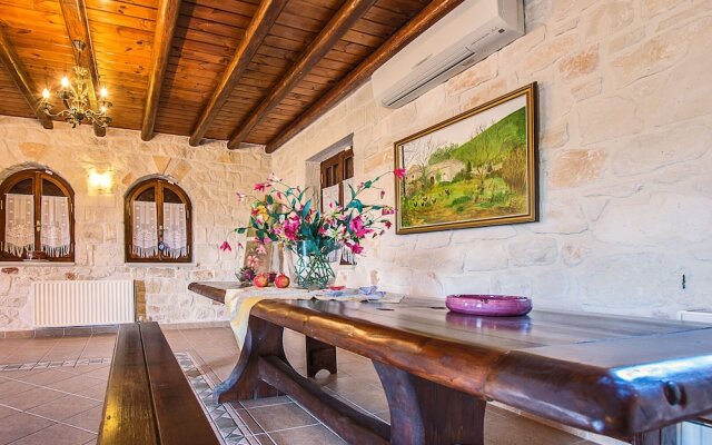 The Vivian - Luxury Stone Villa