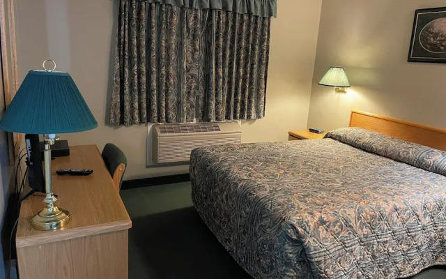 4 Pines Motel