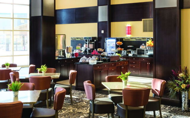 ClubHouse Hotel & Suites - Fargo