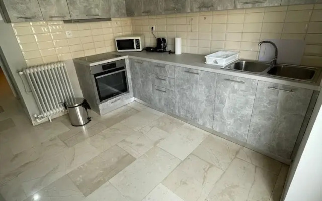 Charming Apartment - At085