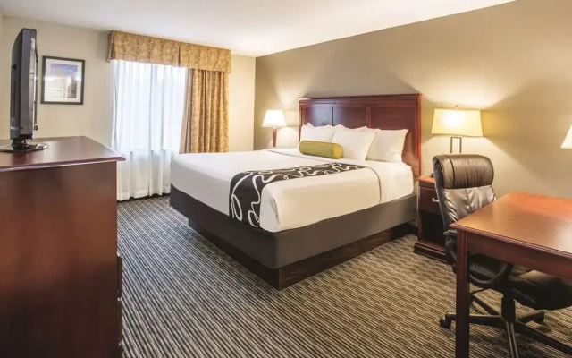 La Quinta Inn & Suites by Wyndham Indianapolis South