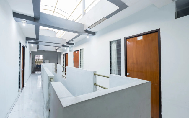 OYO 1516 Cemara Gading