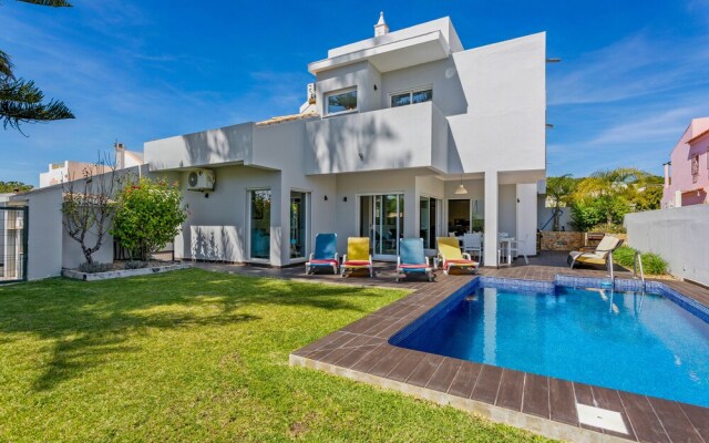 Casa Del Mar Vilamoura - Newly Renovated 3 Bedroom Villa With Pool, A/c and Wifi