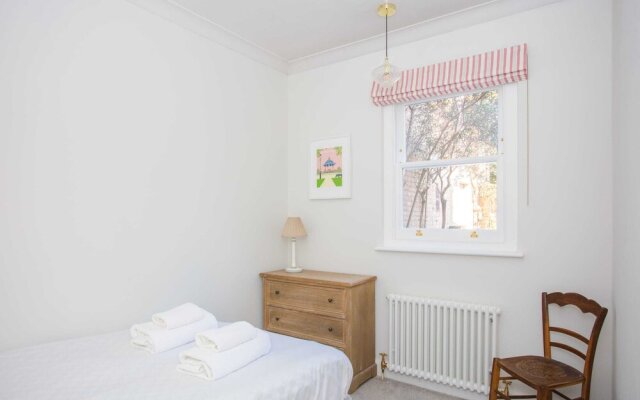 Modern & Spacious 2 Bedroom Flat Near Clapham Common