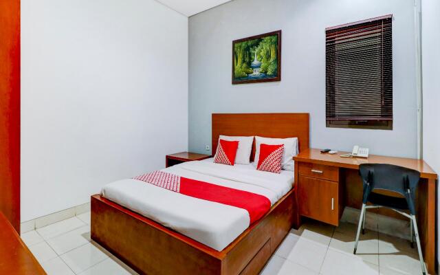 OYO Flagship 90641 Sky City Home