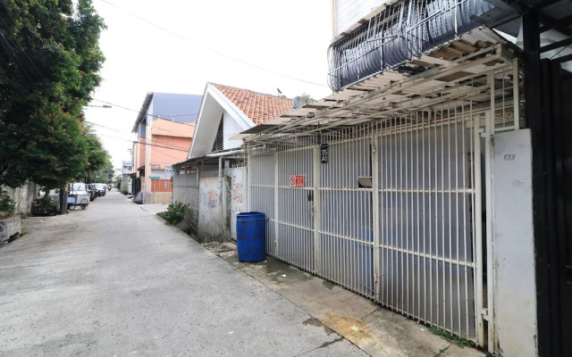 Eiffel Residence Batu Tulis 35A1 by ZUZU