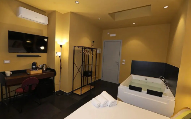 Noah Gate Hotel & Suites