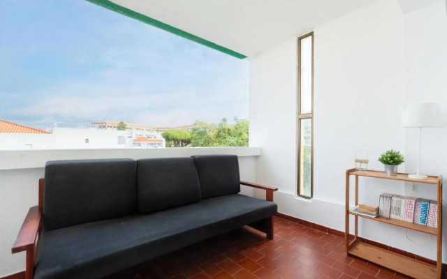 Cozy 1BDR with Spacious Balcony & Pool, Vilamoura