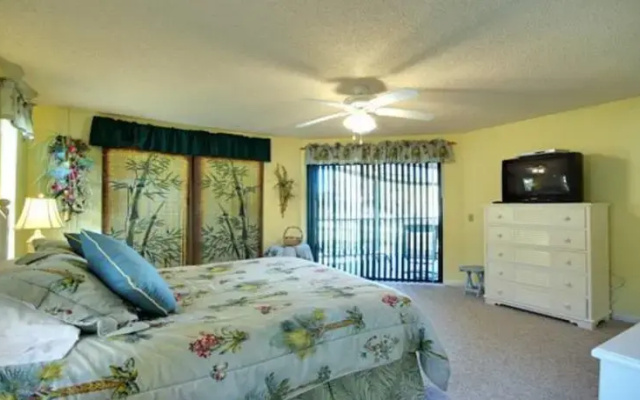 RedAwning Beach View 5