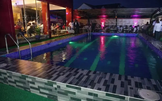 EdisPremier Hotel & Suites