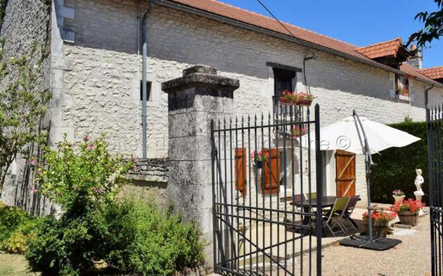 Gîte La Tour-Saint-Gelin, 2 pièces, 2 personnes - FR-1-381-24