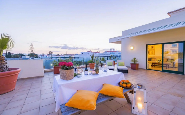 Exquisite Penthouse Apartment w Large Terrace Pool & Parking