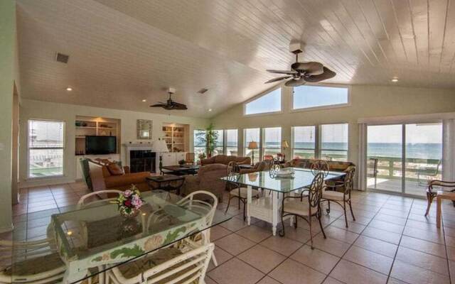 Summer Tide by Meyer Vacation Rentals