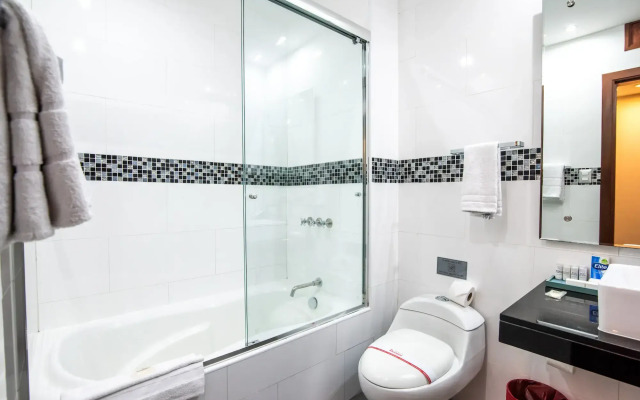 El Polo Hotel & Suites