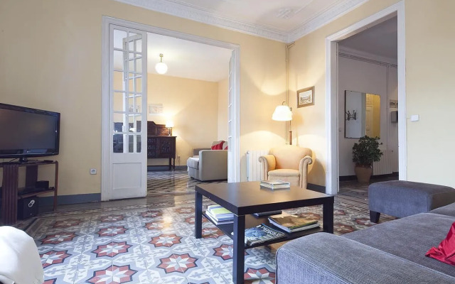 Centric Unique Bohemian 3 Bedroom Apartment - Hoa 42136