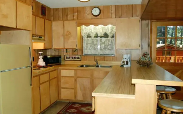 RedAwning Cabin #10B Eagles Nest