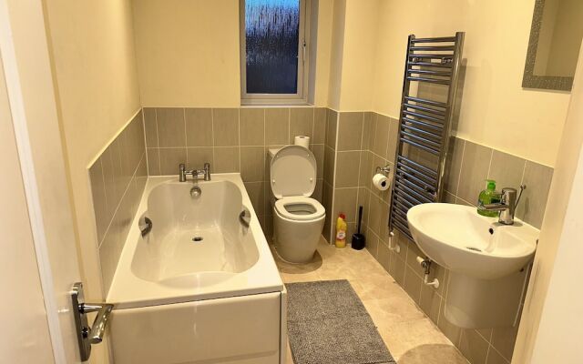 Beautiful 5 Bed Detached House - Sleeps 9