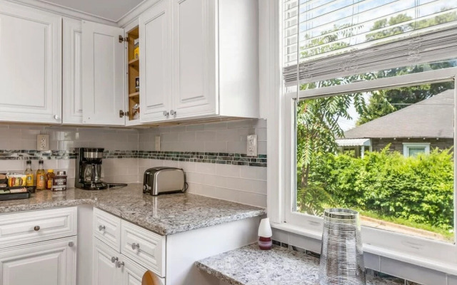 7-bedrooms Spacious House Near Downtown w Parking, Atlanta