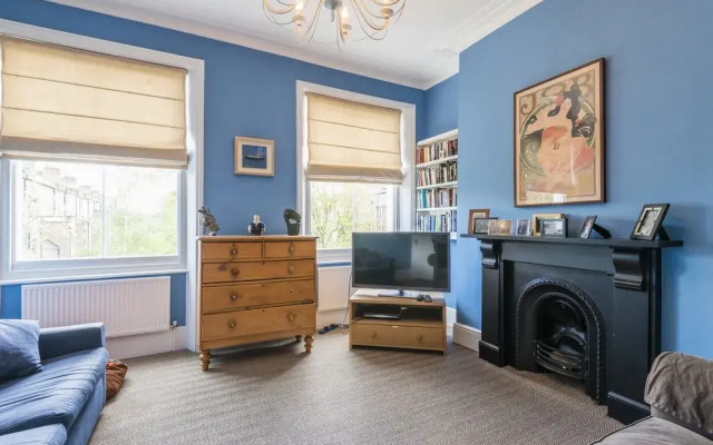 Luxurious Highbury Mansion with Beautiful Garden