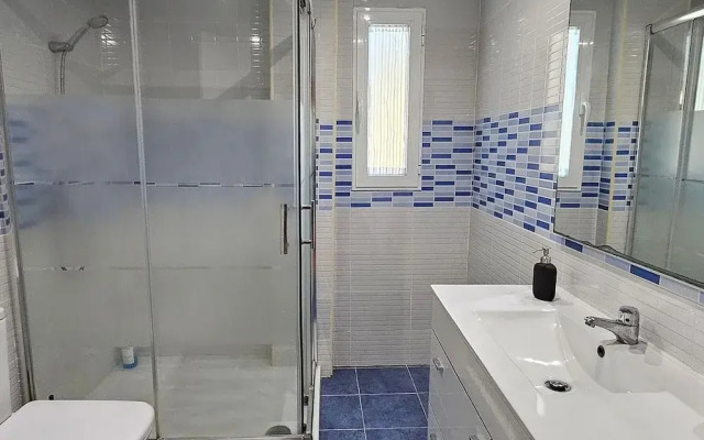 Nice Property With Shared Pool and Terrace