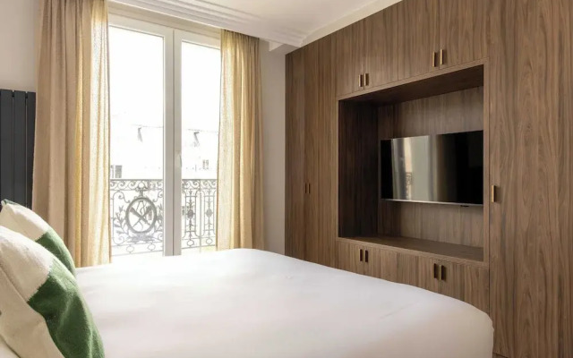 Apartment for 8 People in Grenelle