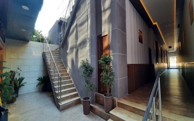 LB Suites Hotel