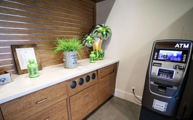 Entire Studio With Free Shuttle to Disney