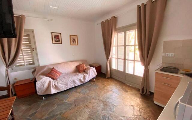 Studio with sea view enclosed garden and wifi at Porto Heli