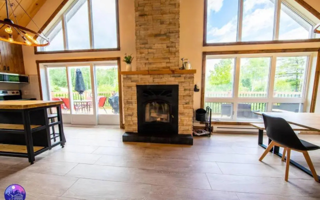 Chalet du Sommet- Pet Friendly- SPA- St-Côme