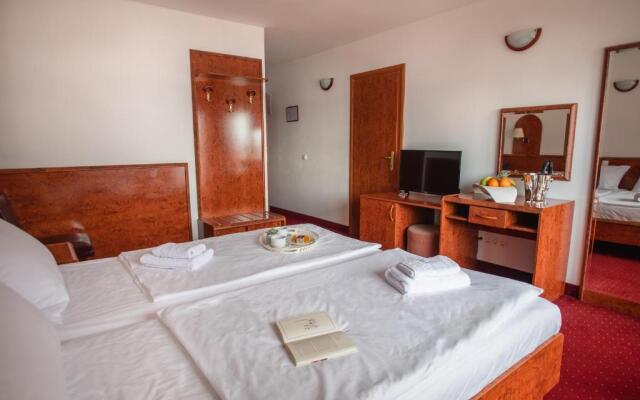 Rooms with a swimming pool Crikvenica - 18502
