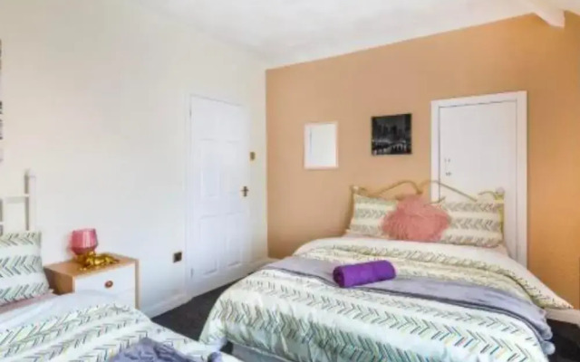 City Home 2bed Wi-fi Garage Parking Free Snacks