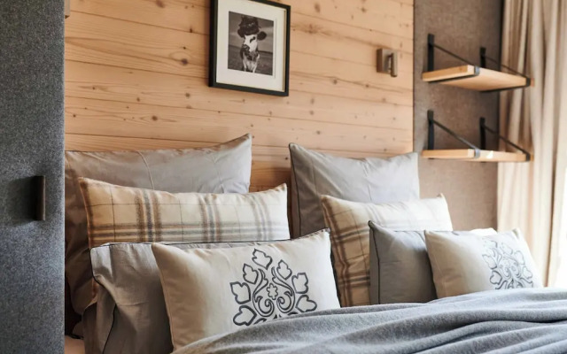 Serviced Luxury Chalet Evi