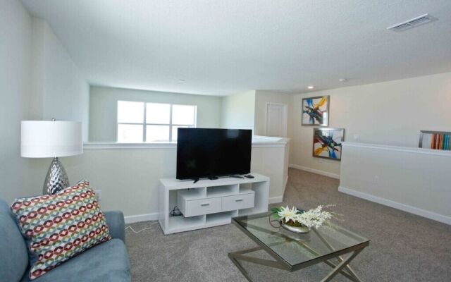 4839 Kings Castle Circle 5 Bedroom Home