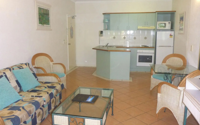 Palm Cove Tropic Apartments