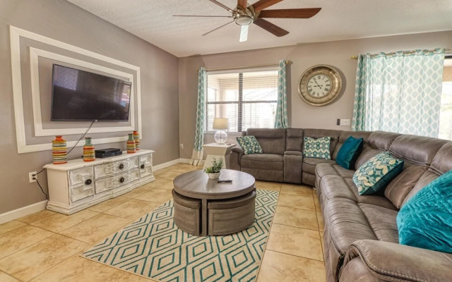 Christopers 9-bedroom Vacation Home