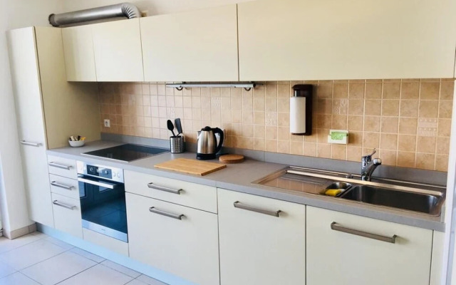 Large Art Deco Flat 100m2 in City Center - Parking