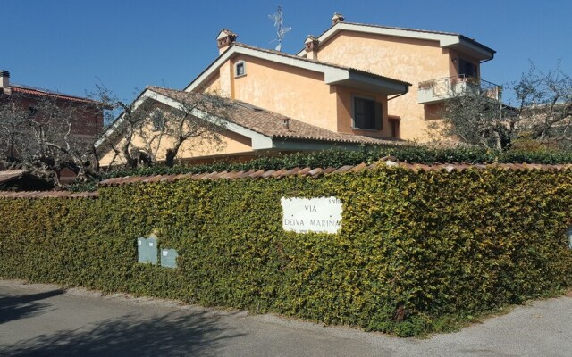 Aurelia Garden Gold Bed & Breakfast