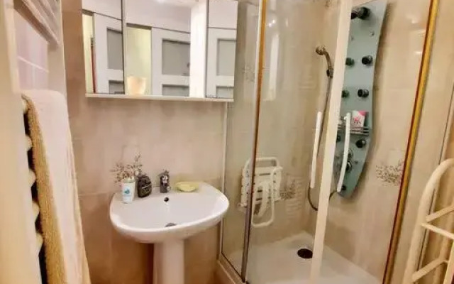 Villa 130m2, near St-Tropez, direct beach access