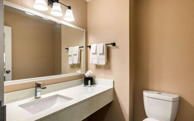Quality Inn & Suites Plano East - Richardson